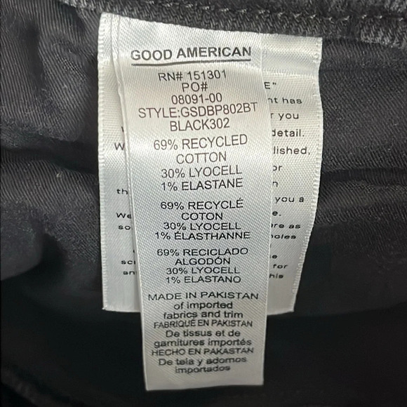 Good American Good Legs Straight Split Hem Jeans in Black - Size 30 - Picture 7 of 9